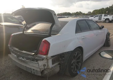 2018 Chrysler 300 Touring z USA, uszkodzony, nr VIN 2C3CCAAG8JH254885